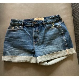 Hollister High Rise Boyfriend Jeans Shorts. EUC size 28 (7) High Waisted